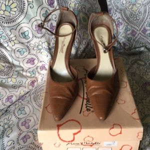 Anne Michelle brown crocs print heel size 9